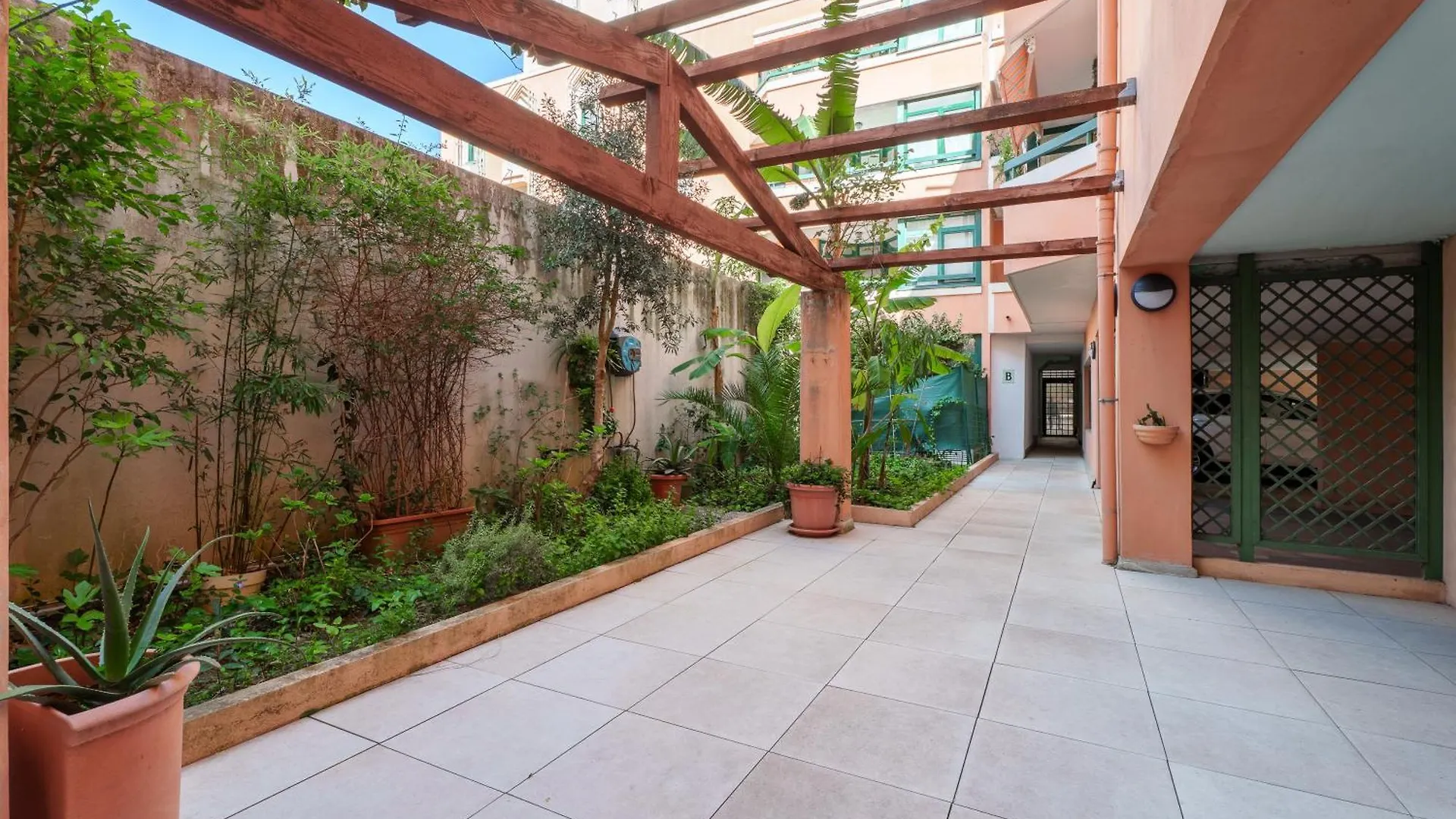 Nice Renting - Fleurs - Luxury Stay Terrace Quiet Private Parking 0*,  France